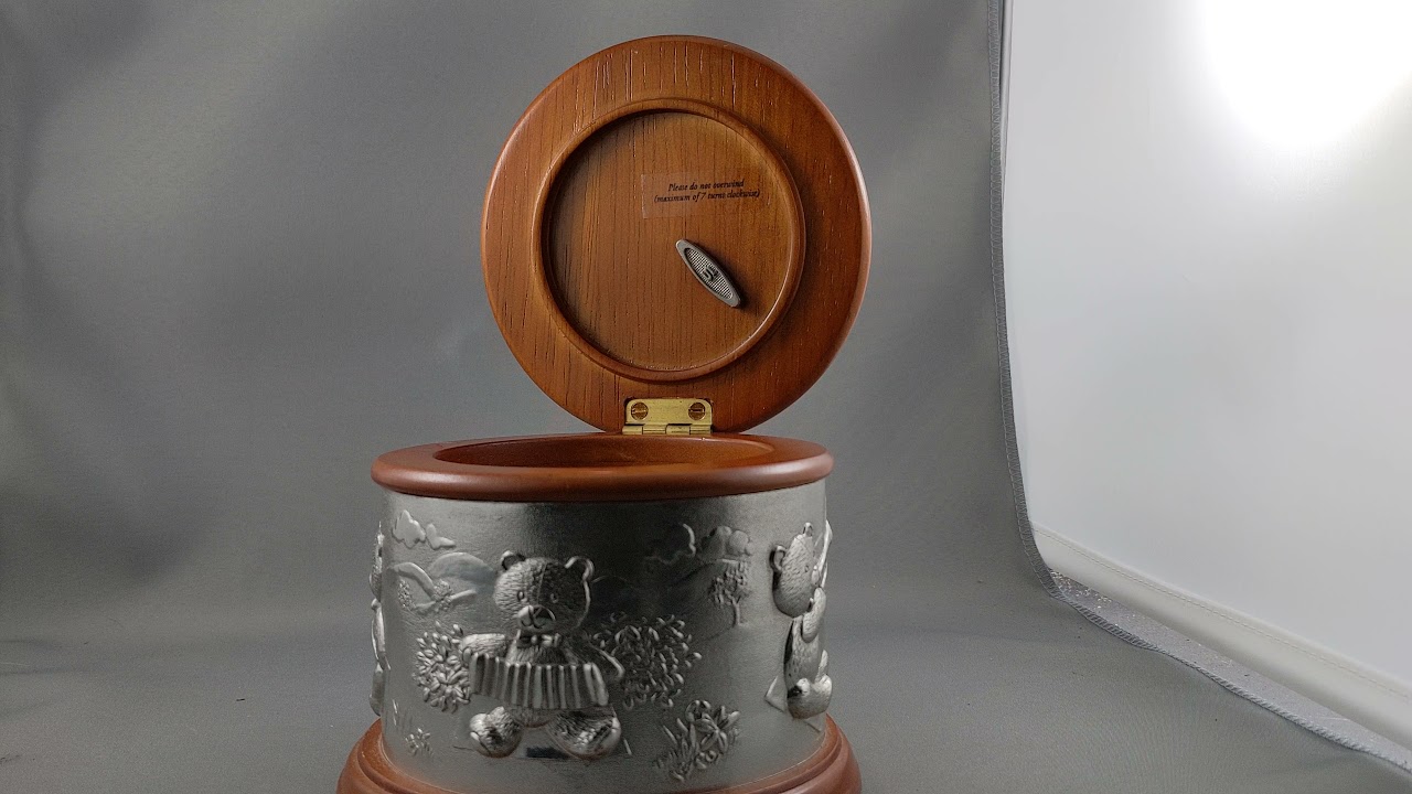 Royal Selangor Pewter Teddy bears Picnic Music Box - YouTube