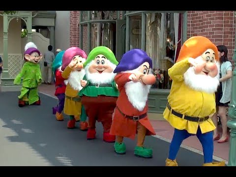 七人の小人がグリーティングに来ました！（TDL） - YouTube