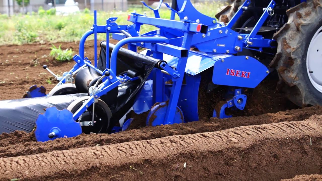耕うん機 ISEKI TM165でマルチを張ってみる フィルムは上から出した