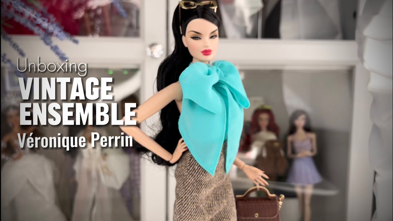Unboxing Vintage Ensemble Veronique Perrin dressed doll
