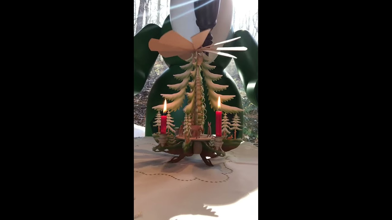 ドイツのクリスマスピラミッド（エルツおもちゃ博物館・軽井沢） - YouTube