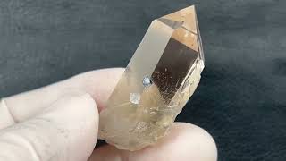 ノルウェー産アナテース付きライトスモーキー水晶ポイント（ファントム