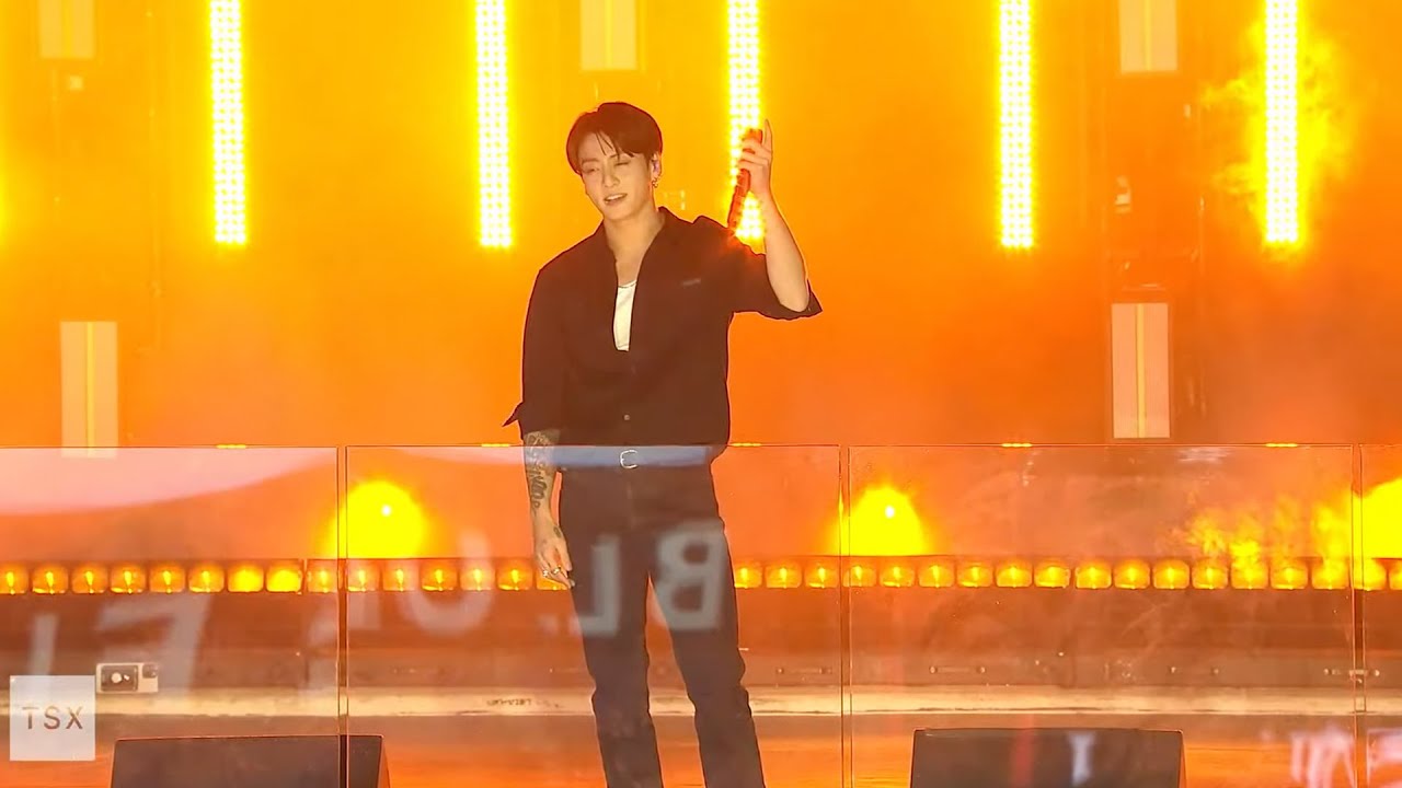Jung Kook Live at TSX, Times Square - YouTube
