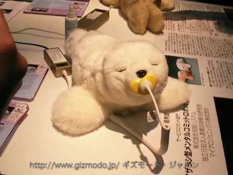 メンタルコミットロボット「パロ」 - YouTube