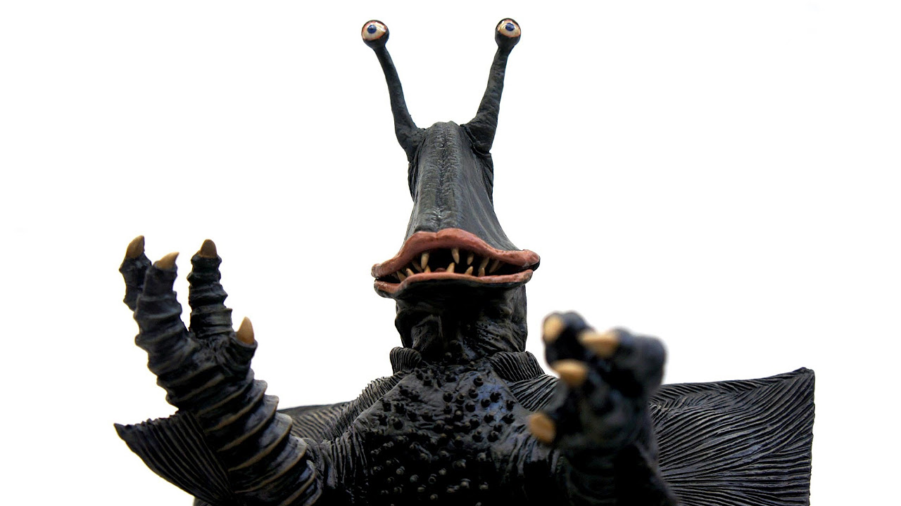 ウルトラセブン 凍結怪獣ガンダー 30 cm Art Statue - YouTube