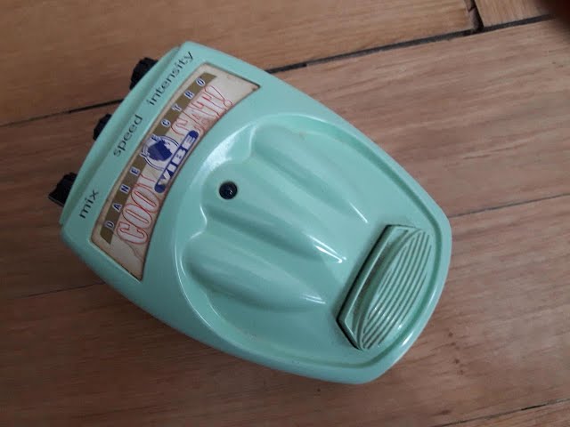 Danelectro Cool Cat Vibe Pedal Demo Test - YouTube