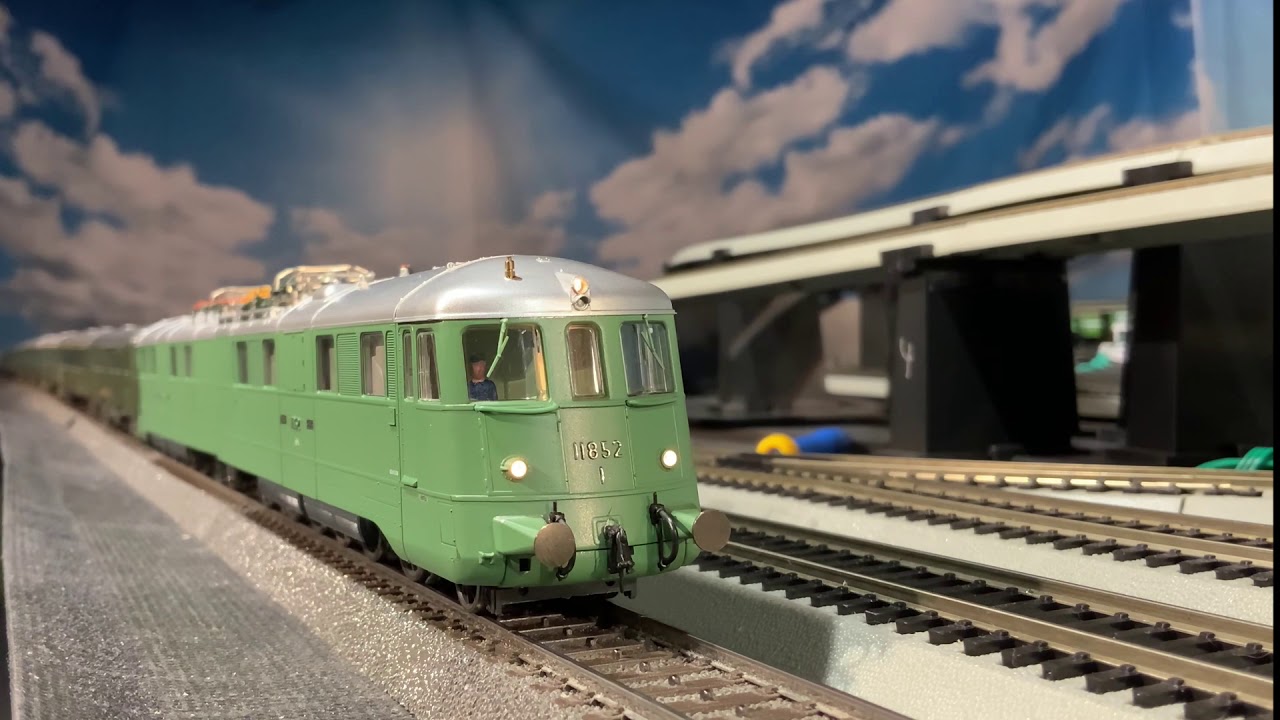 Testing my new (to me) Roco 69771 H0 AC Double Electric Locomotive