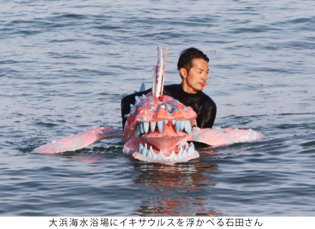 海洋ゴミからイキサウルス 造形アーティストの石田さん | 【公式】壱岐