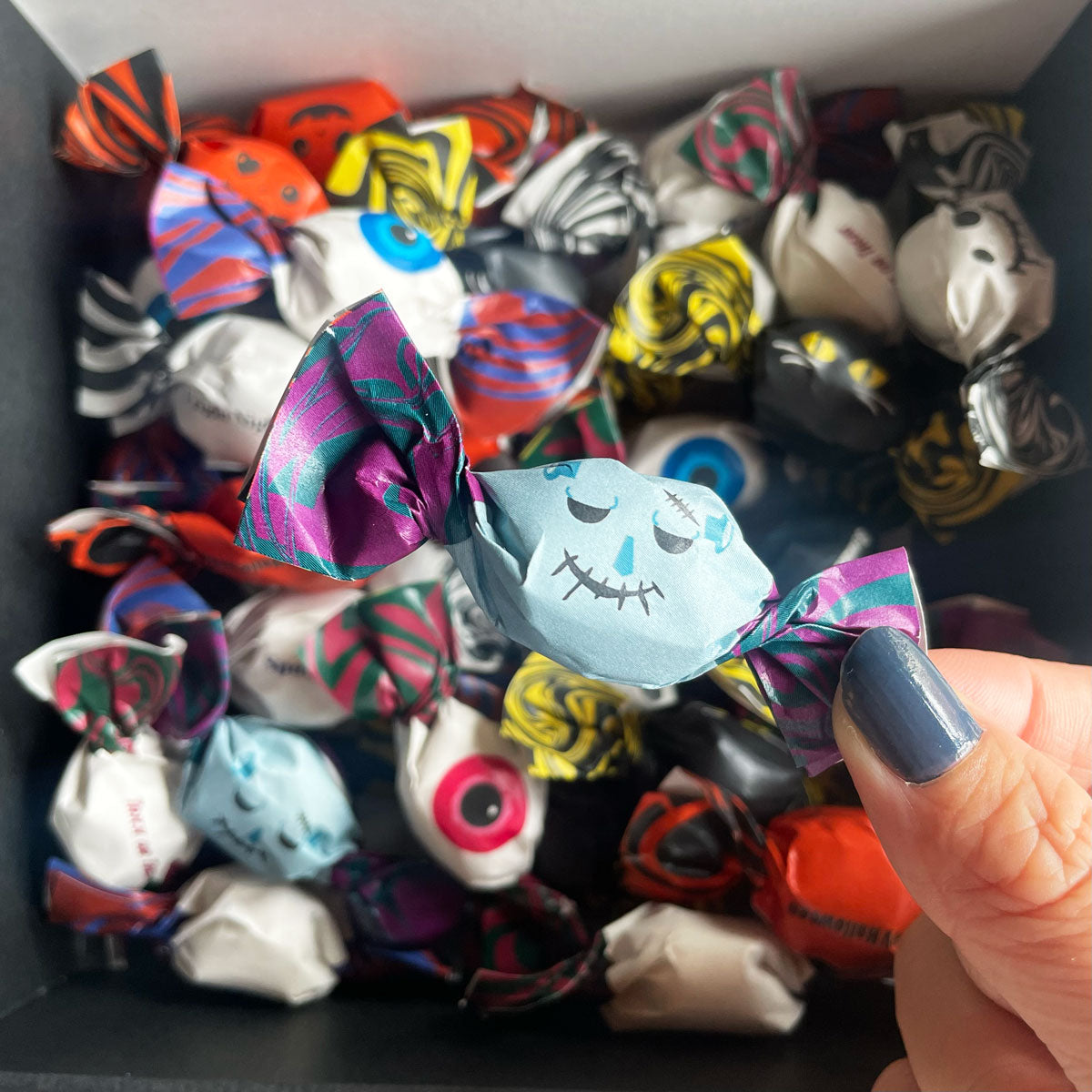 ハロウィン限定クッキー48包み｜ほうきチャーム＆カード付きスペシャル