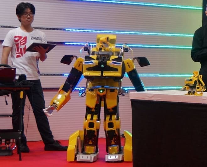 ガチだった -- クルマからロボットに自動変形する「トランスフォーマー