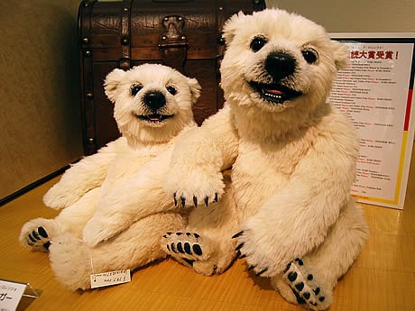 天神に90万円「幻のベア」登場－岩田屋でテディベアコレクション