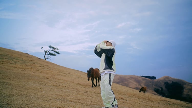 GADORO、決意込めた新曲「平凡だろうと変わらず」ミュージックビデオ