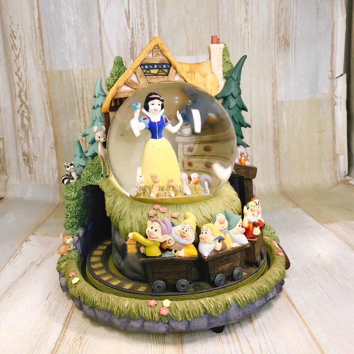 ディズニースノーグローブウォーターグローブ白雪姫と七人の小人