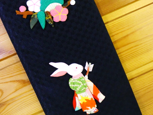 新品】【古布40】縮緬 押絵タペストリー 破魔矢うさぎ 初日の出と