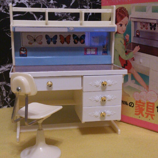リカちゃん人形☆リカちゃん白い家具シリーズ☆勉強机当時物【貴重品