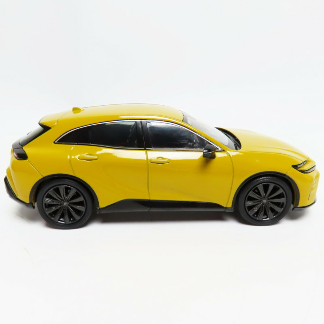 K12-s46 非売品 1/30 トヨタ クラウン スポーツ マスタード 色見本