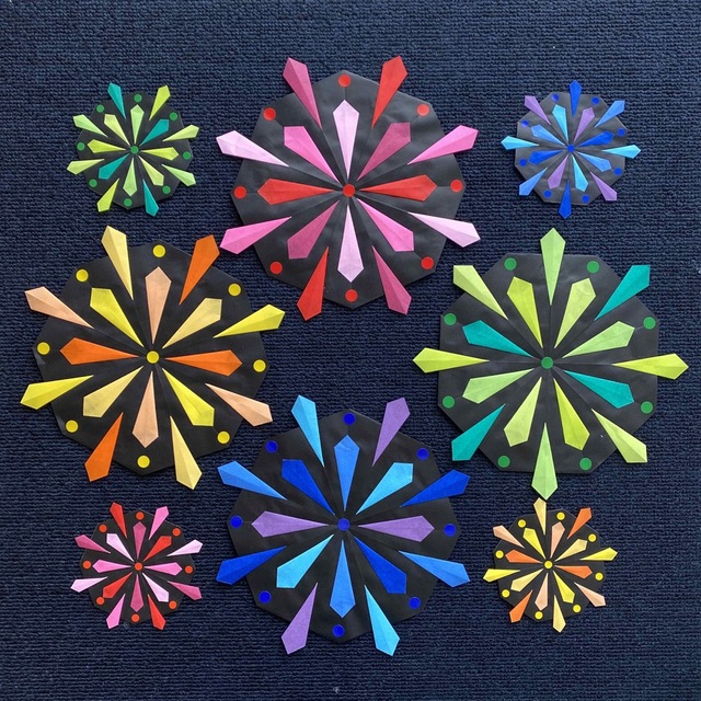 折り紙 花火 カラフル 大小 壁飾り 夏祭りの通販 by Yoshi's shop｜ラクマ