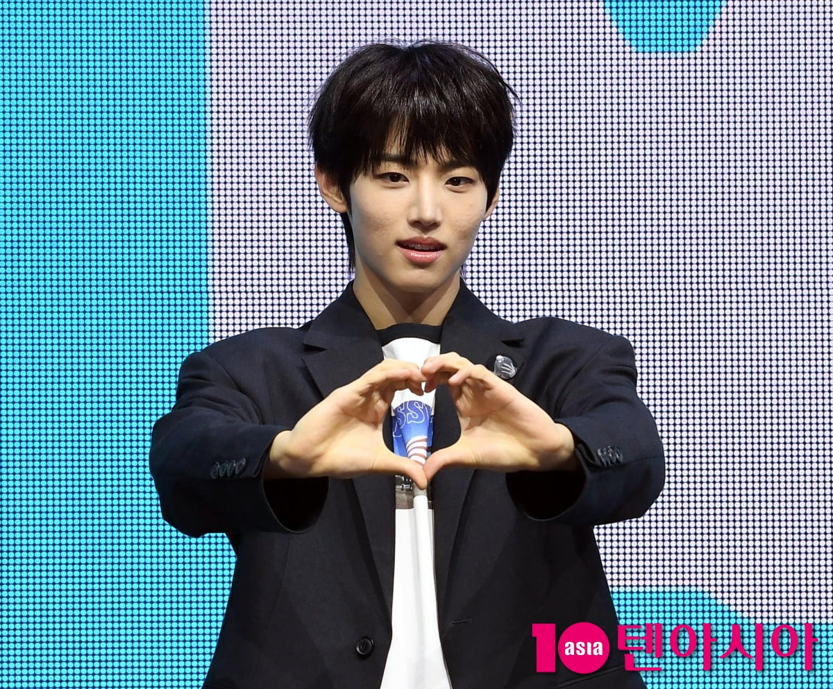 IDIDのチャン・ヨンフン、初ミニアルバム『I did it.』ショーケースに登場