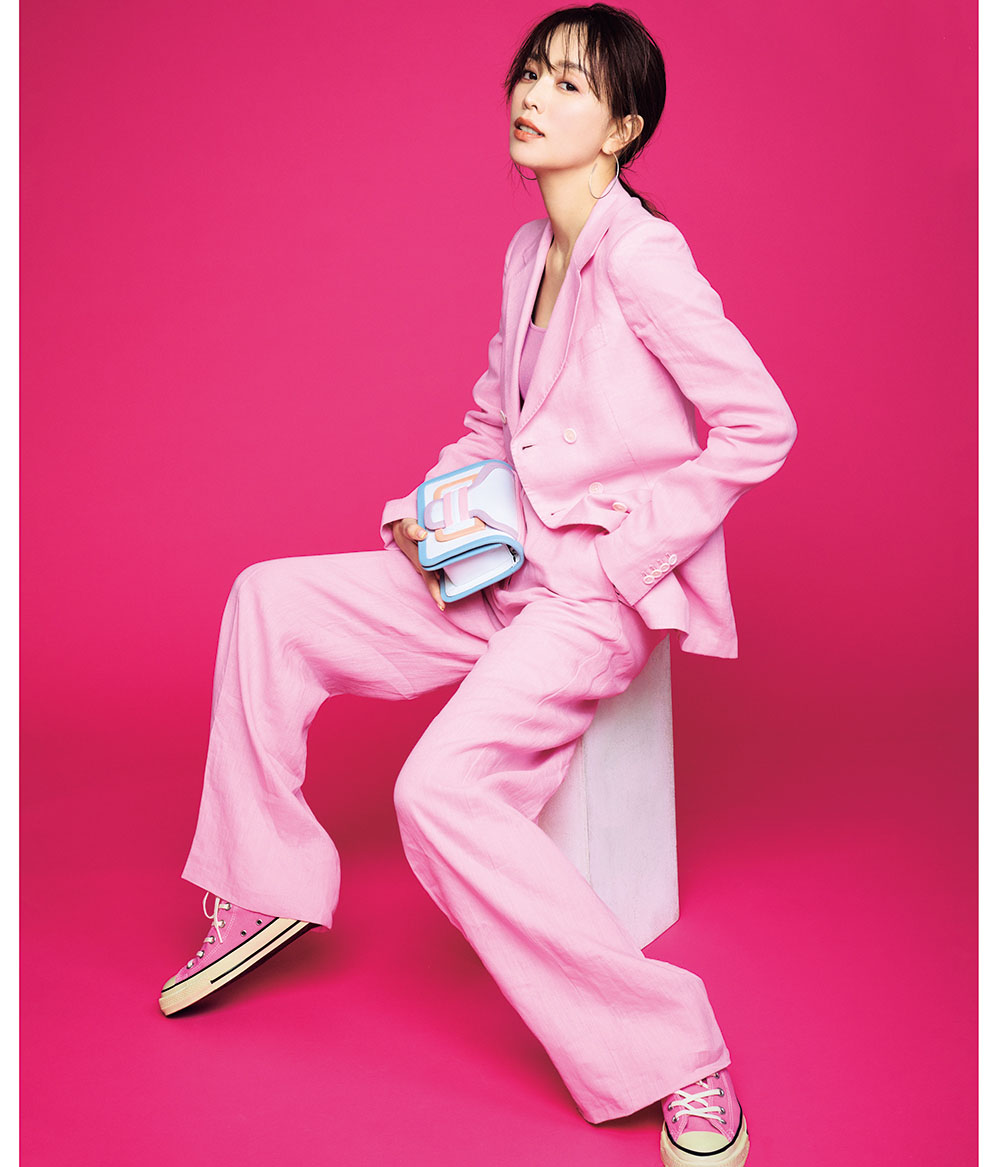 大人こそピンクが似合う！蛯原友里さんのワントーンコーデ【2選