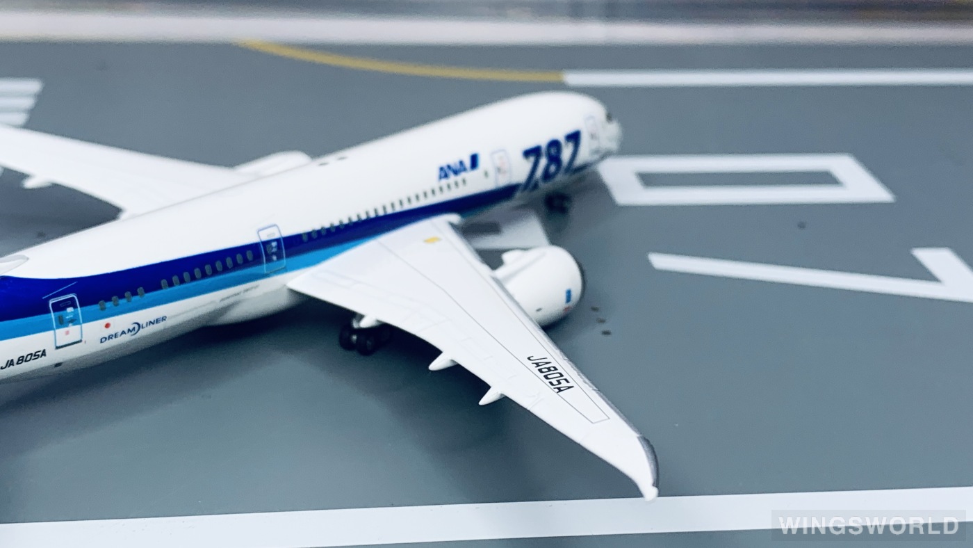 Phoenix 1:400 Boeing 787-8 ANA 全日空PH10585 JA805A 787 logo的照片