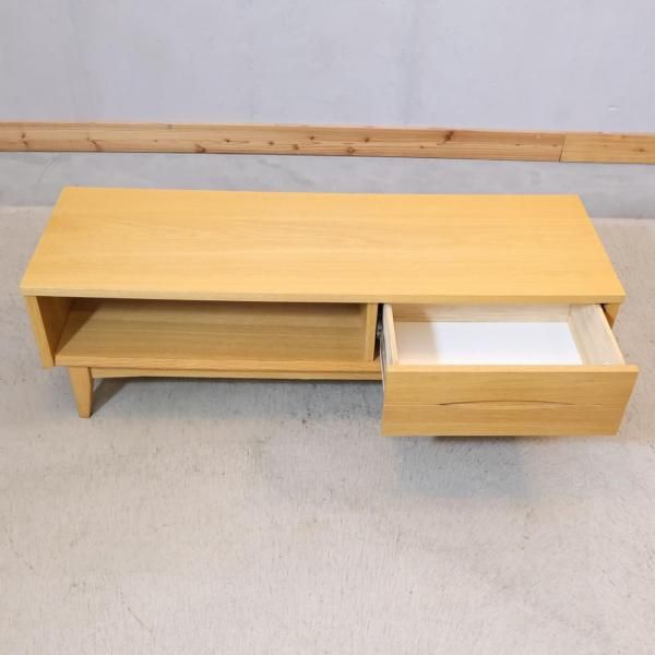 unico(ウニコ)のSIGNE(シグネ)シリーズのAVボードです。オーク材の