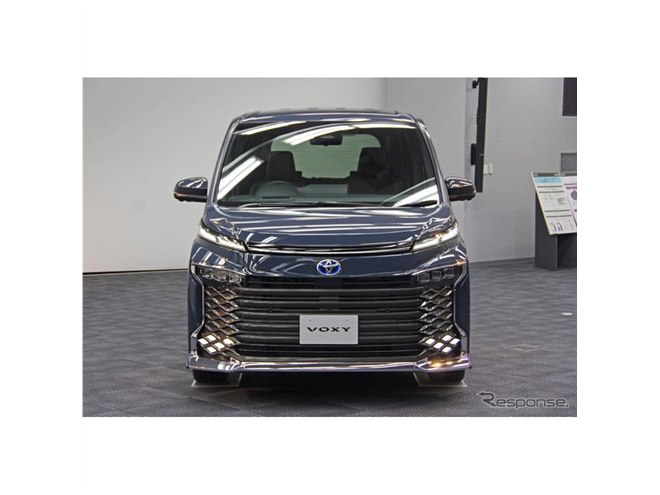 トヨタ ヴォクシー 新型】キーワードは「先鋭・独創」前後ライトが