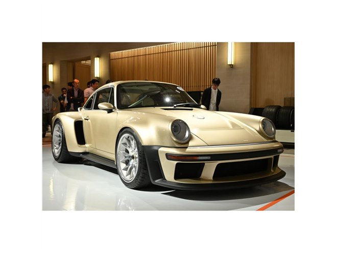 964型「ポルシェ911」のレストアを手がけるシンガーがコーンズと