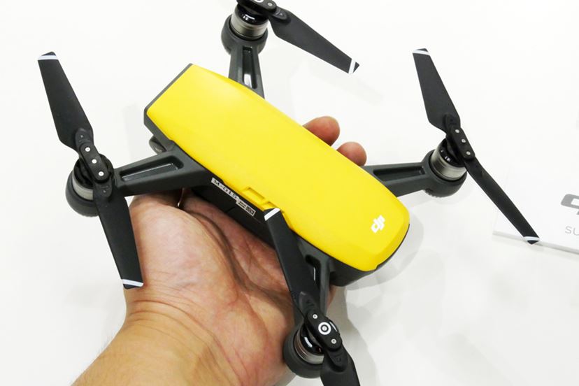 ドローンデビューに最適な「DJI SPARK」が登場！ 手のひらサイズで