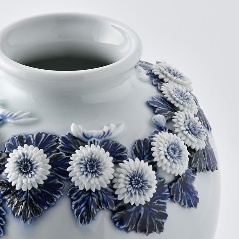 登り窯 平戸菊花飾染付茄子形花瓶 - 三川内焼「平戸洸祥団右ヱ門窯