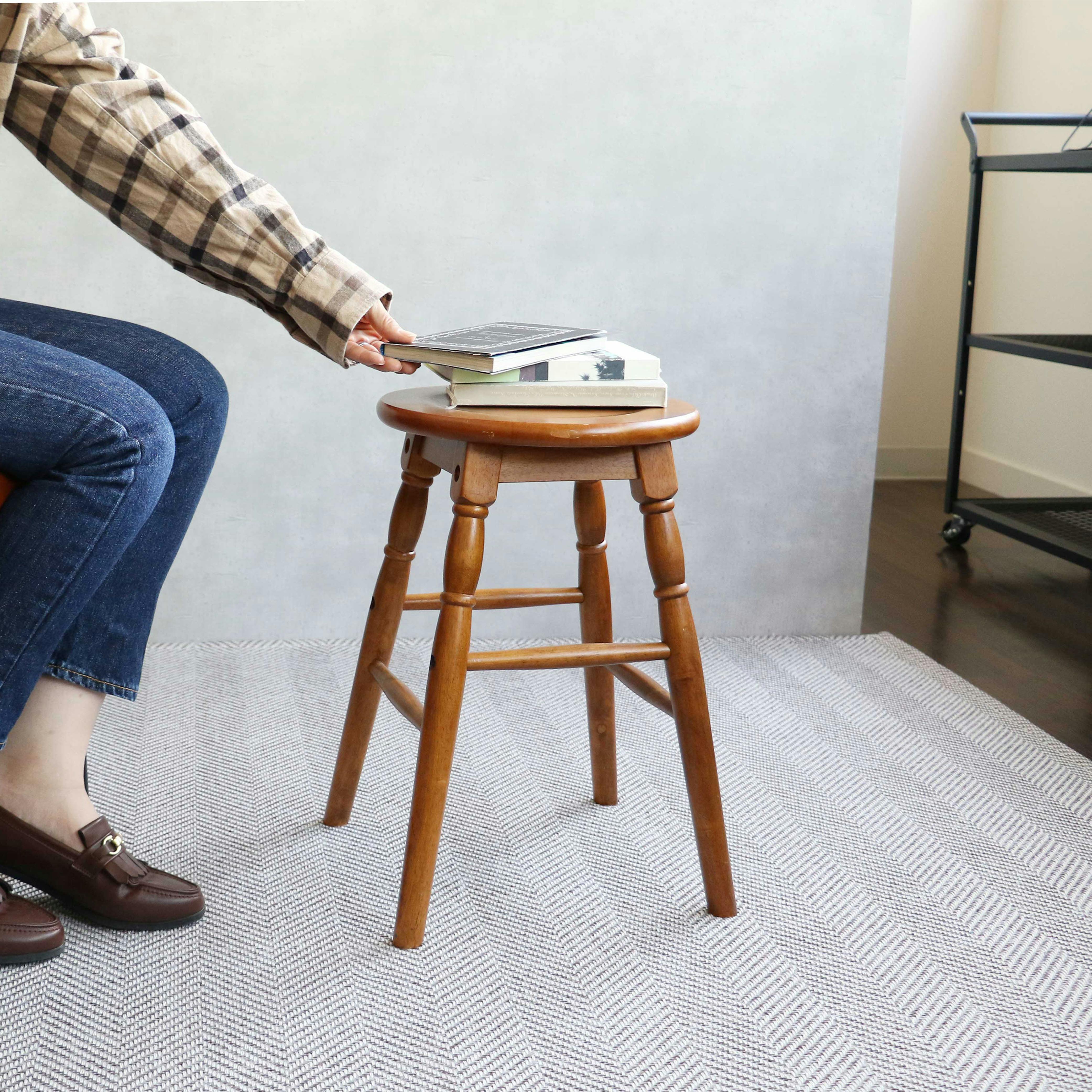 アンティーク調の高さ45cmのロースツール hommage Low Stool ブラウン