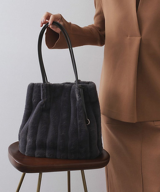 A4サイズ対応／マチ付き】ストライプフェイクファートートバッグ