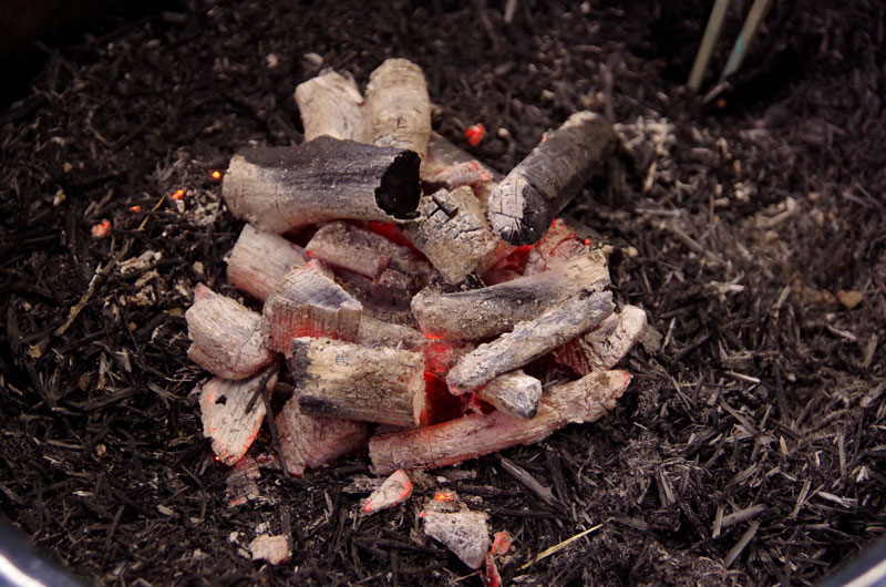 2019年12月6日 火鉢に炭を入れました。 | 石田精華園 園主の日記