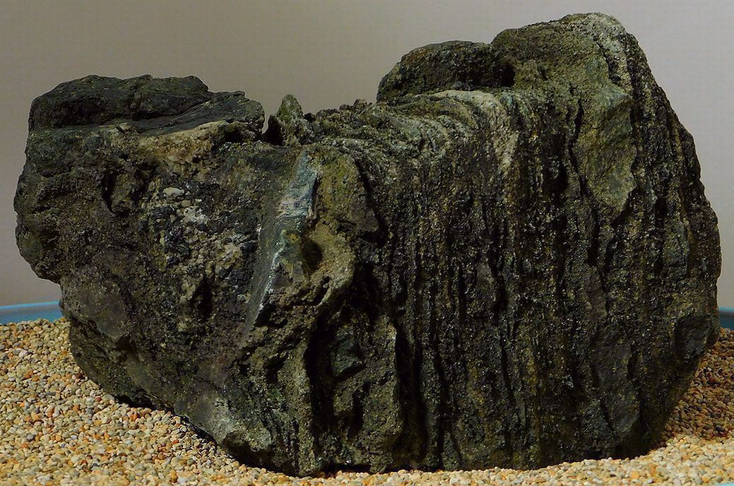 山水石美術館」 鶴富石・伊予石・関川のザクロ石・帝釈川石・矢掛石