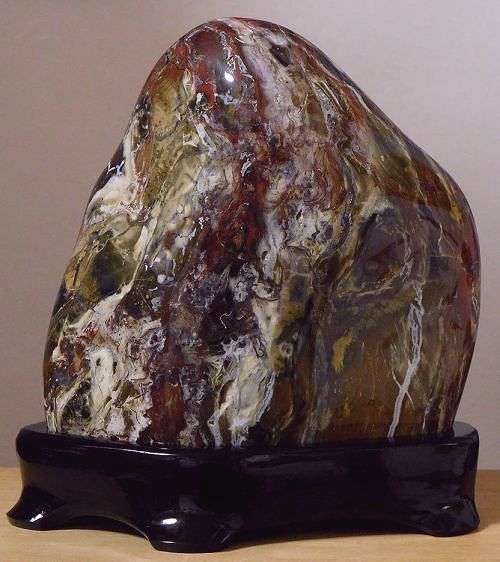 緋山酔恭「山水石美術館」 全国の水石・美石を紹介 佐渡 錦紅石