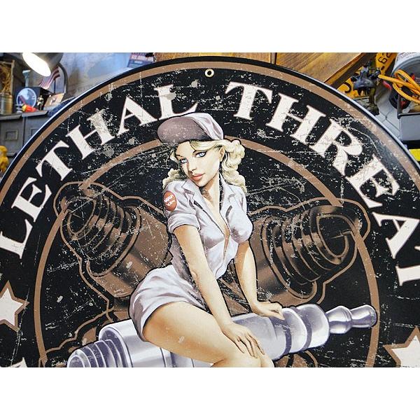 ピンナップガール＆スパークプラグ U.S.ヘヴィースチールサイン