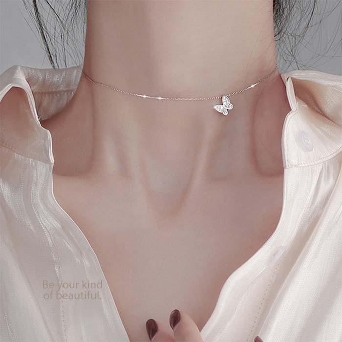 蝶 バタフライモチーフのネックレス キラキラ 可愛い シルバー 輝く