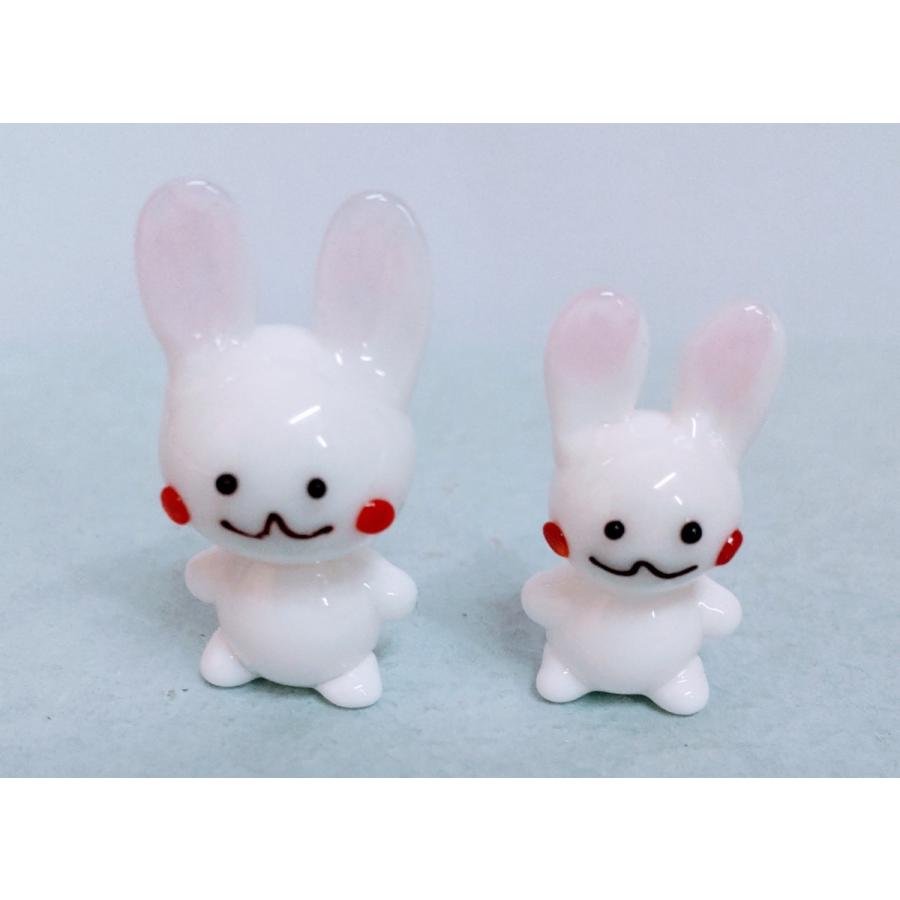 ガラス細工 12支親子 卯 うさぎ（布台付）ミニチュア 置物 干支 十二支