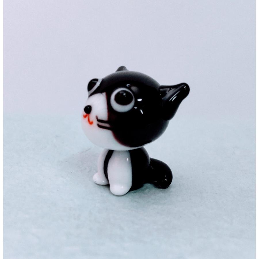 ガラス細工 お座りネコ（M）ハチワレ ミニチュア 置物 雑貨 猫 小物