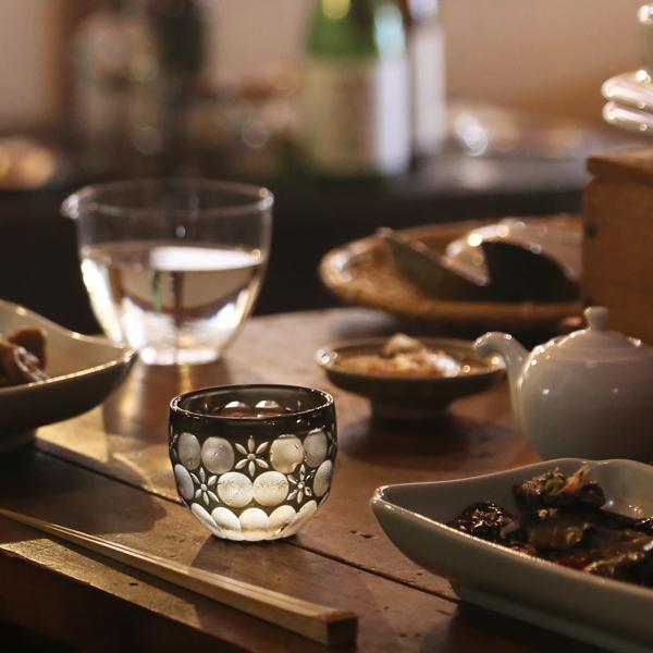 江戸切子 猪口 万華鏡 黒 大場硝子 ぐい呑み 切子グラス : がらんどう