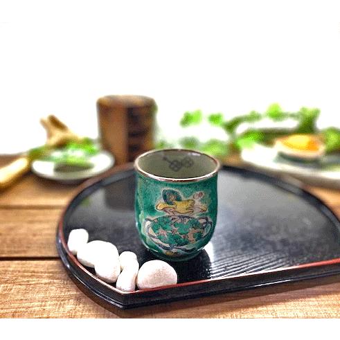 九谷焼 高級 陶磁器 湯呑 小 宝尽くし緑塗り 中裏絵(Kutani teacup