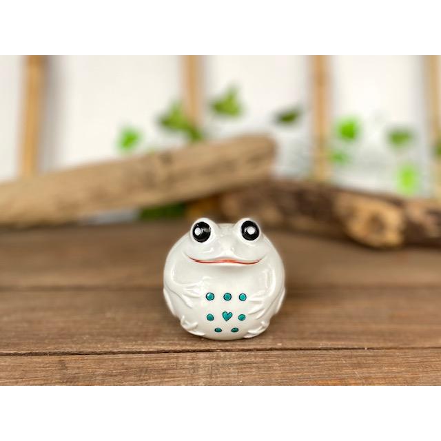 九谷焼 高級 陶磁器 カエル ホワイト ハート (Kutani Frog) ギフト 蛙