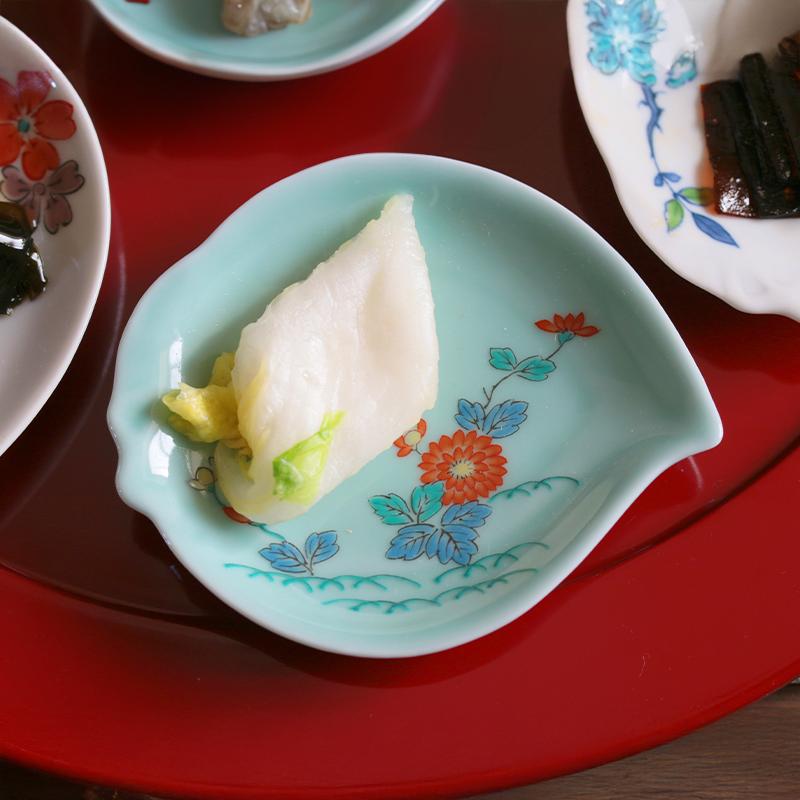 青磁 菊花紋 桃型 豆皿 10cm 有田焼 // レトロ 和食器 食器 小皿