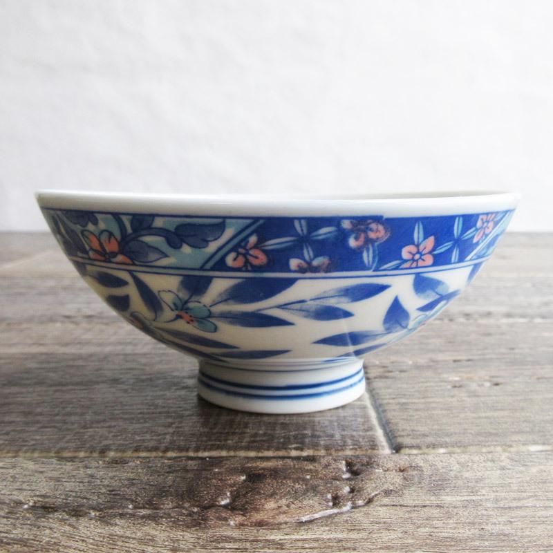 青い花柄 平茶碗 12cm / 日本製 美濃焼 ちゃわん 飯碗 持ちやすい