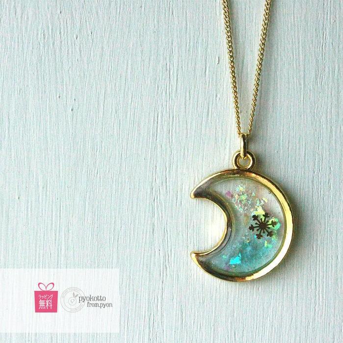 宇宙 雪の結晶 ネックレス ハンドメイド アクセサリー かわいい レジン