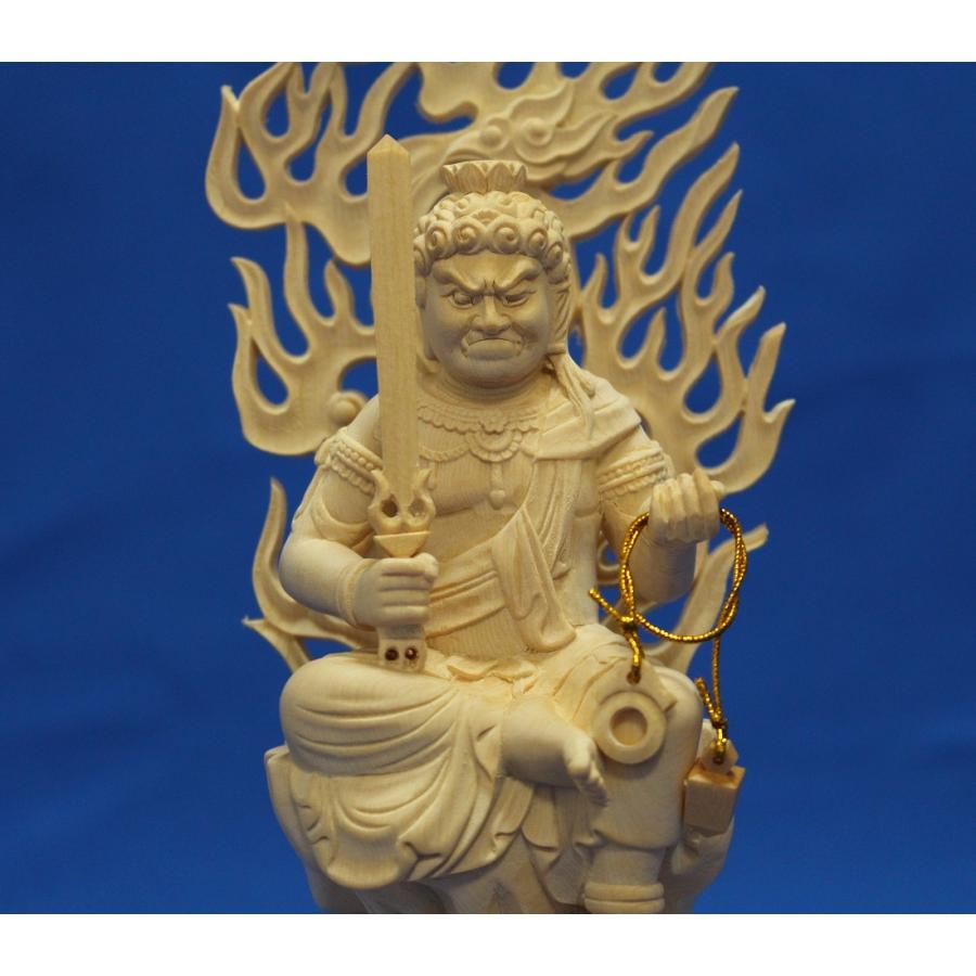 仏像 座不動明王半跏像火焔光背2.5寸 ヒバ : トモエの木彫仏像 - 通販