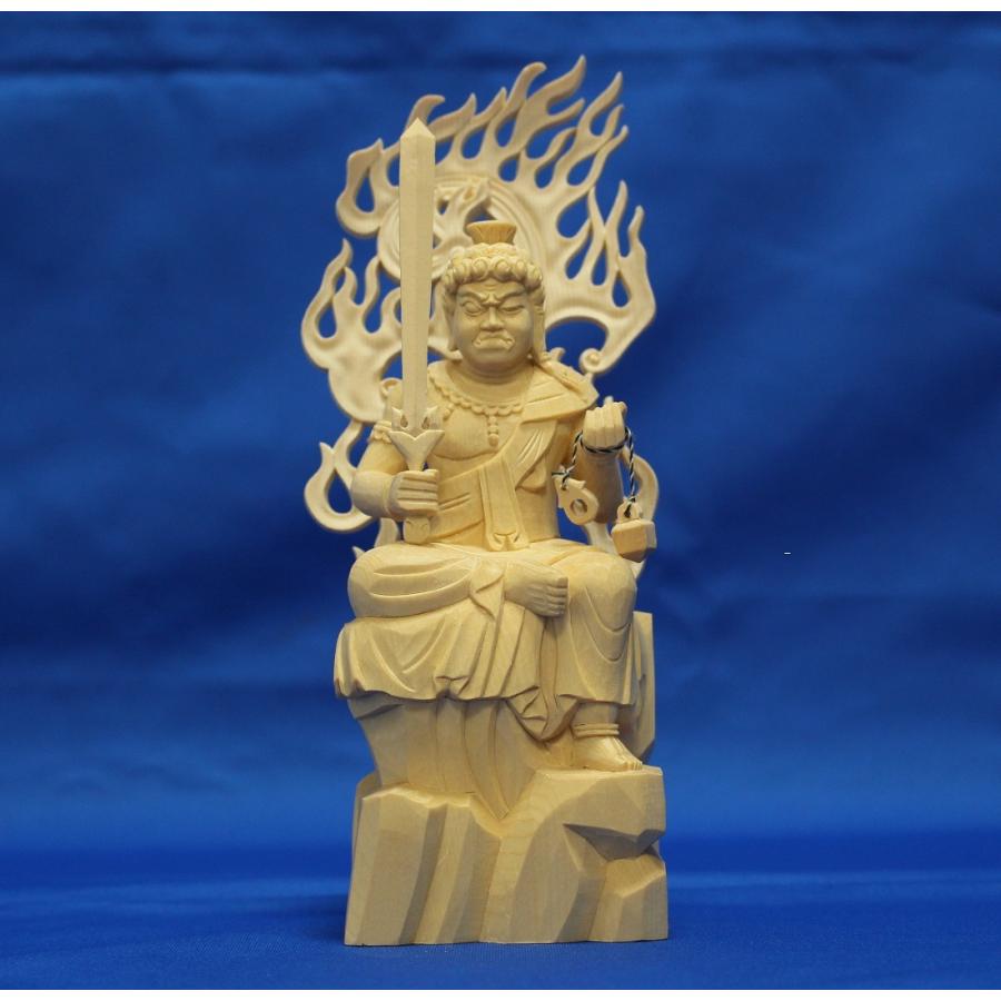 仏像 座不動明王半跏像火焔光背2.5寸 桧木 ヒノキ : トモエの木彫仏像