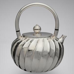 いぶし銀茶仙鎚目紋様急須ツル手360cc洋銀製日本製 : 雑貨ギフト