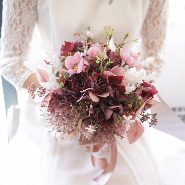 こっくり秋色ボルドー 大人可愛いクラッチブーケ ブトニア付 フォト