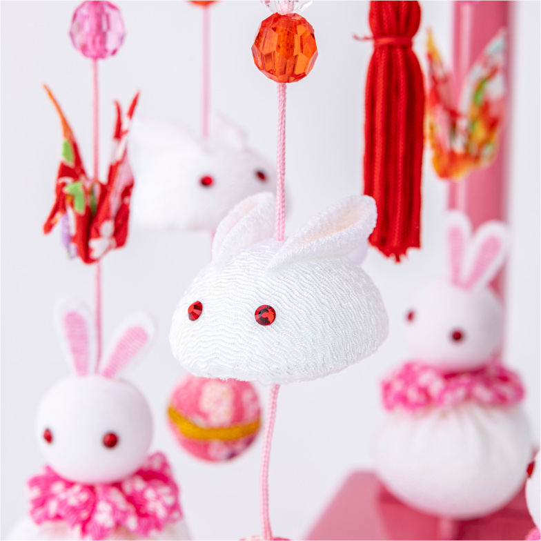 ちりめん吊るし飾り うさぎ ピンク（専用飾り台付） - Japan Shop 結