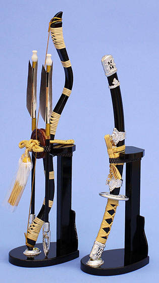 五月人形用付属品、弓太刀セット単品販売13号 銀 – 寿鳳人形の東芸